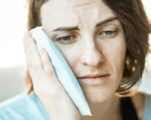 a girl having toothache